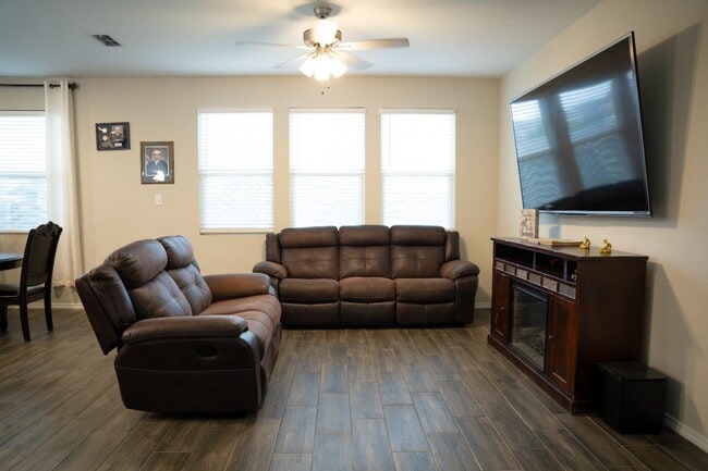 Building Photo - 4207 Lorisa Dr