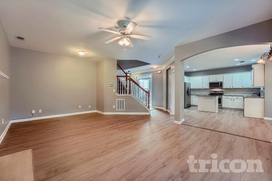 Building Photo - 2242 Rosemoore Walk NE