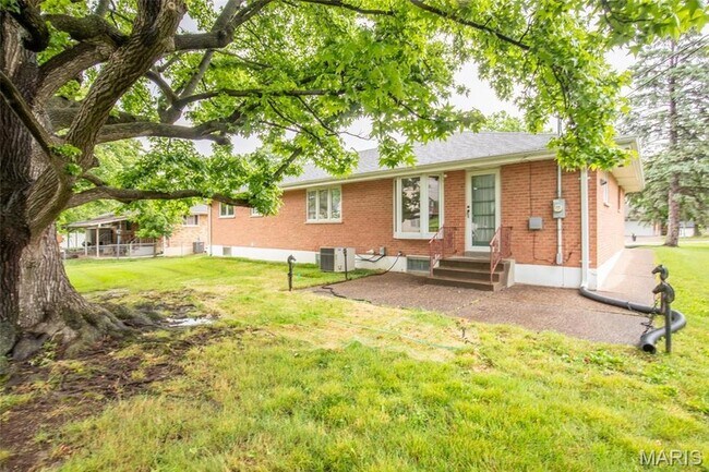 Building Photo - 9715 Grantview Dr