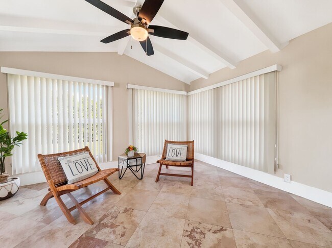 Building Photo - Discover the perfect Naples Park rental just minutes from the beach.