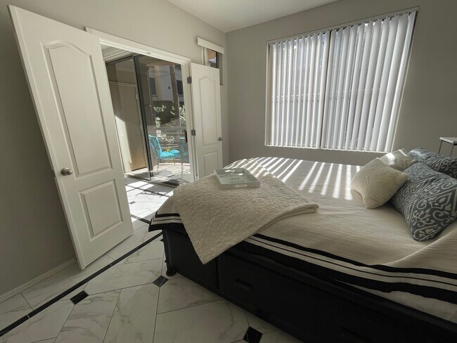 Building Photo - 1701 E Colter St