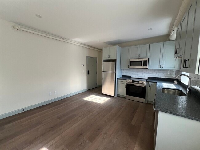 Building Photo - 160 Seabury St