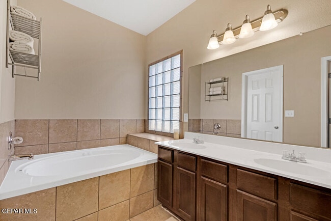 Building Photo - 3220 Scarlet Point Dr