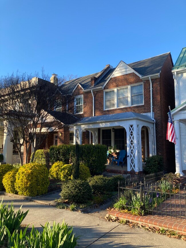 Primary Photo - 3318 Stuart Ave