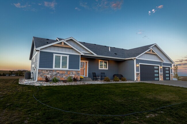 Building Photo - 2428 Sunshine Dr