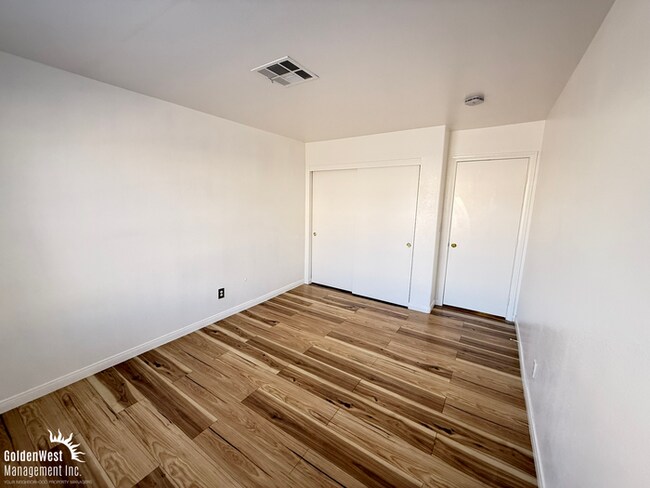 Building Photo - Beautifully Maintained 2Bdm 2Ba Two-story ...