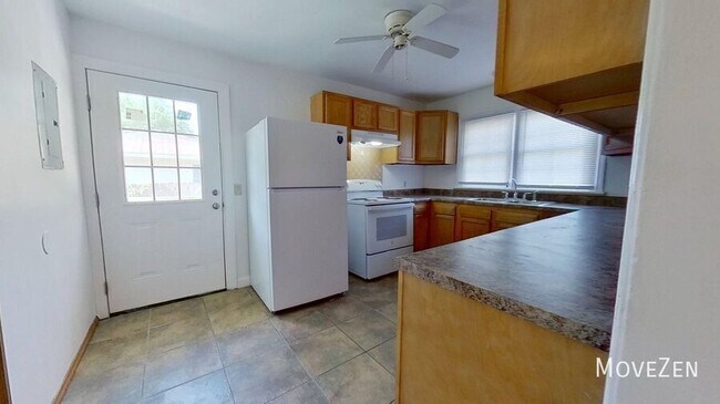 Building Photo - 210 Oakcrest Dr