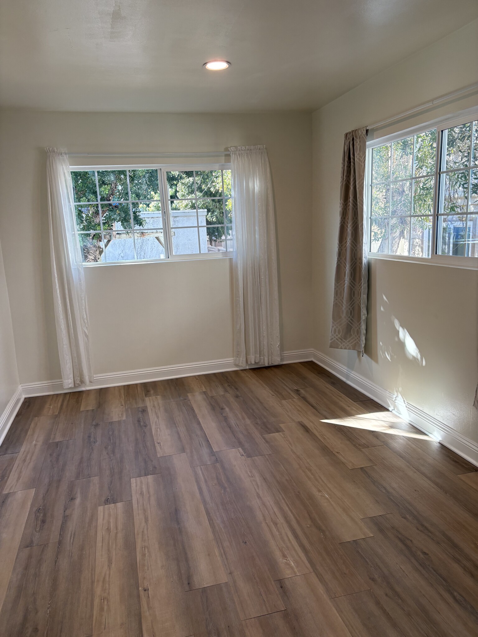 Building Photo - 2405 Perkins Ln