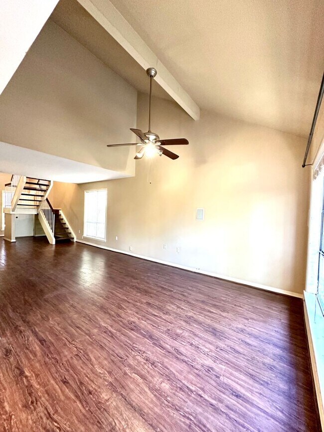 Building Photo - 1334 Sharlo Ave