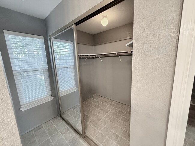 Building Photo - 1143 Lerma Ln