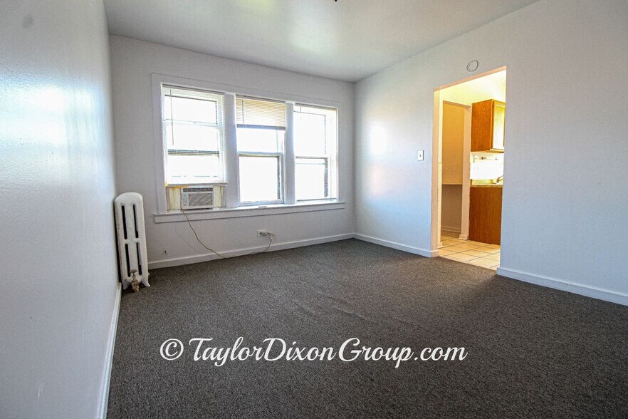 Building Photo - 7147 S Constance Ave