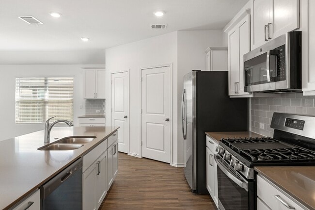 Building Photo - First Month's Rent FREE!