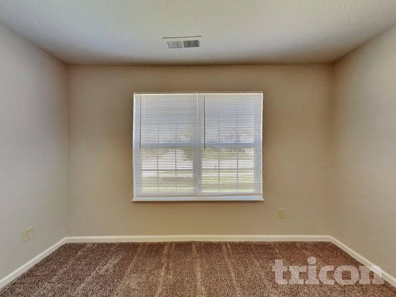 Building Photo - 817 Blue Ash Trail