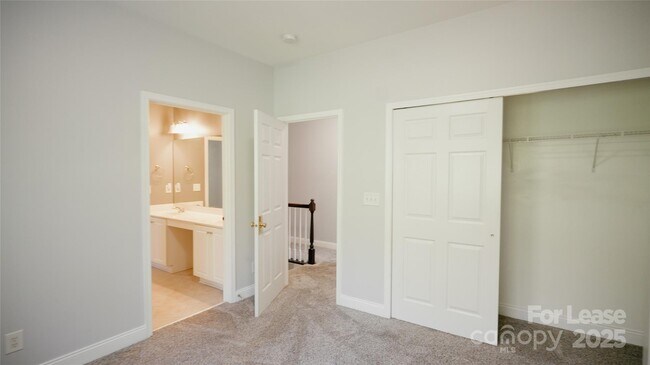 Building Photo - 12325 Summer Breeze Ct