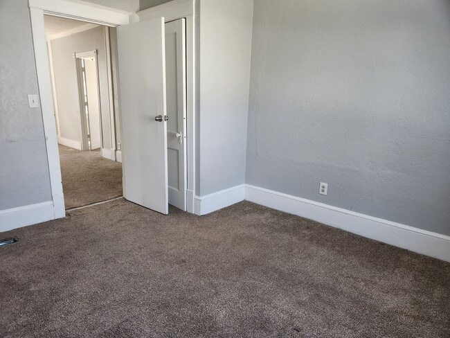 Building Photo - Par 2