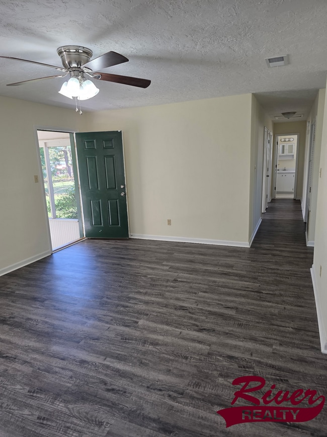 Building Photo - 3-Bed, 2-Bath Home in South Augusta - Larg...