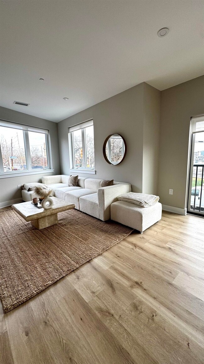 Building Photo - 203-205 Randolph Ave Unit# 101