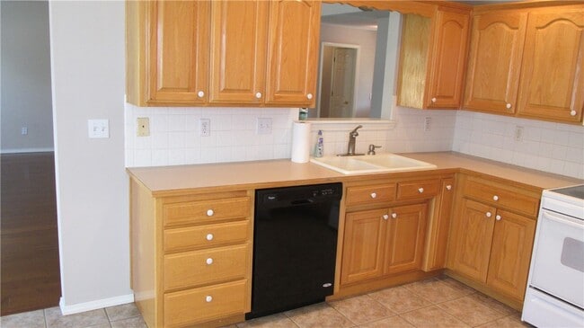 Building Photo - 1902 SW Spruce Rd