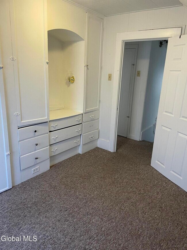 Building Photo - 31 Crandall St