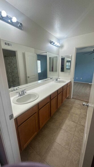 Building Photo - 31757 Paseo Peonia