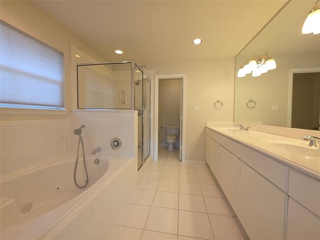 Building Photo - 9260 Deepwater Dr