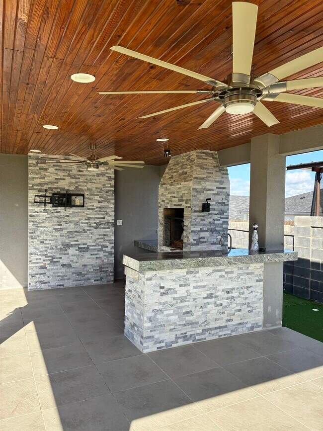 Building Photo - 1622 Bilbao Drive