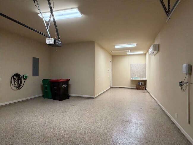 Building Photo - 10810 Poolman Pl