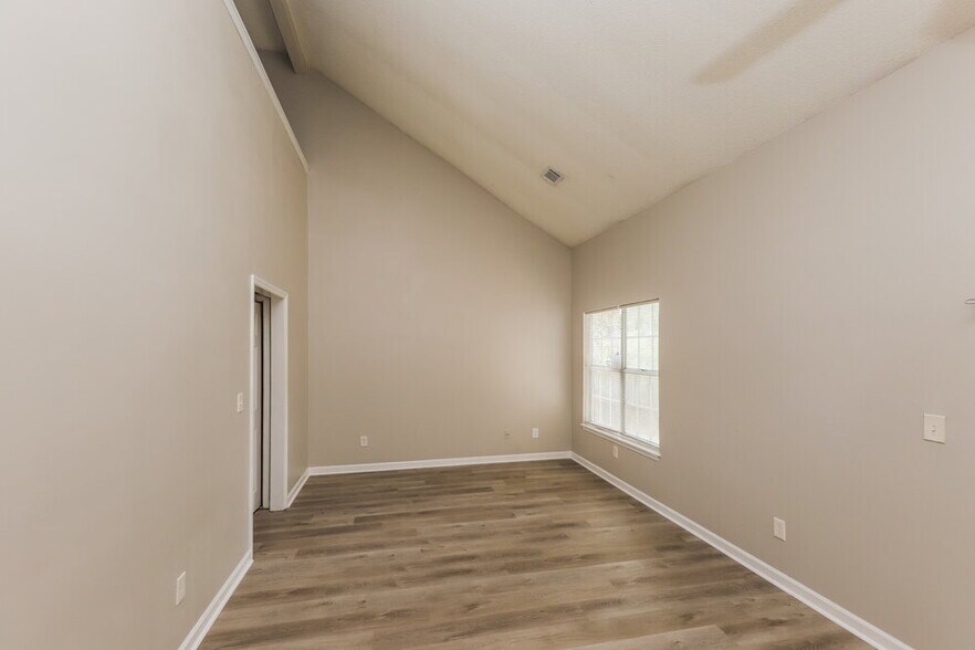 Building Photo - 3517 Ten Oaks Cir
