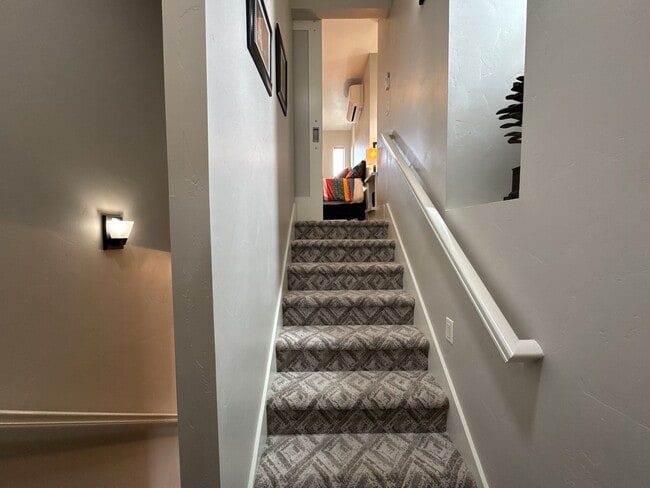 Building Photo - FULLY FURNISHED ALL-INCLUSIVE STUNNING HOM...
