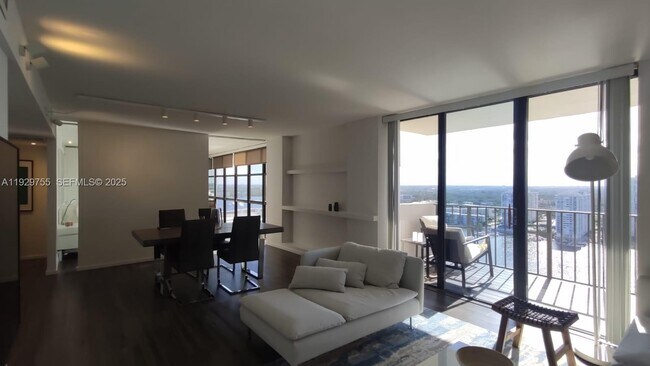 Building Photo - 18181 NE 31st Ct