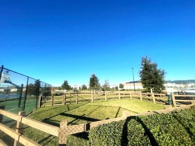 Building Photo - 4BR/ 3BA