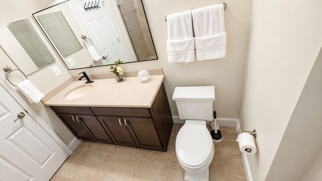 Building Photo - Annual UNFURNISHED 3-bed 2-bath condo in Stonehaven