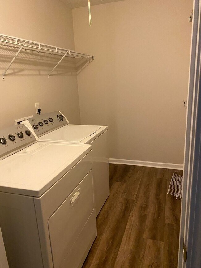 Building Photo - Townhome located just off I20 and Washingt...