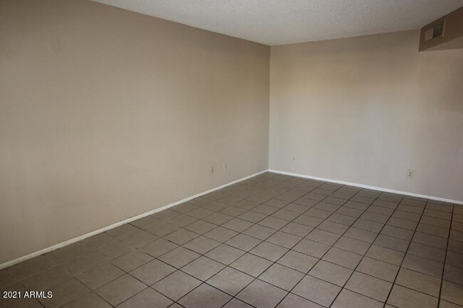 Building Photo - 45 N Phyllis