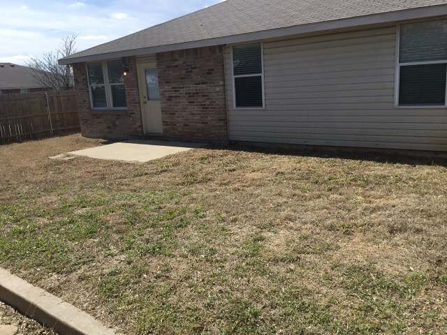 Building Photo - 16136 Shawnee Trl