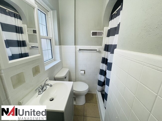Building Photo - 3 bedroom, 2 bathroom close to Unity Point...