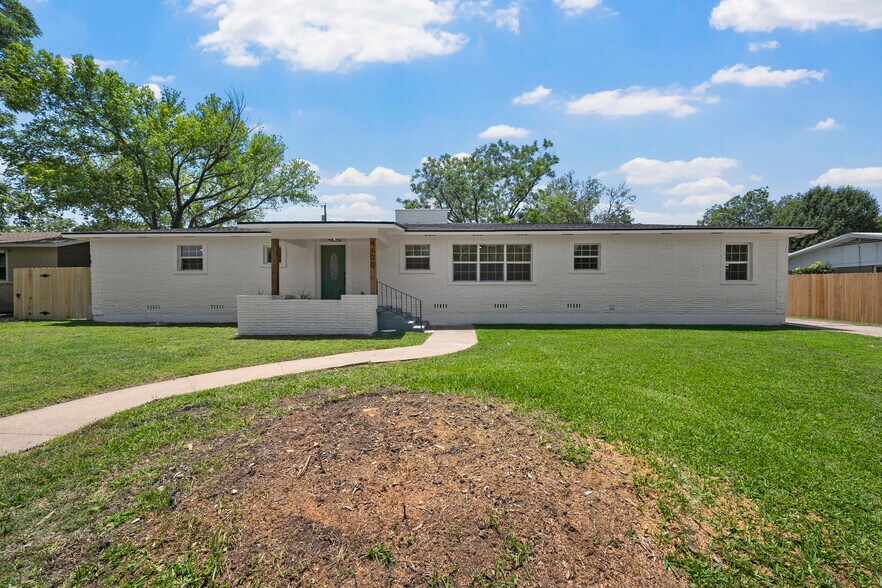Primary Photo - 4100 N 30th St
