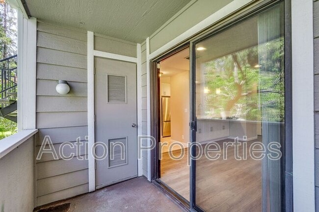 Building Photo - 297 Stonegate Cir