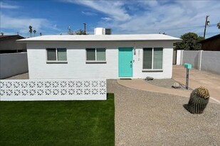 Building Photo - 2012 E Howe Ave