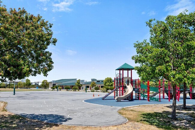 Building Photo - 142 Monaco Dr