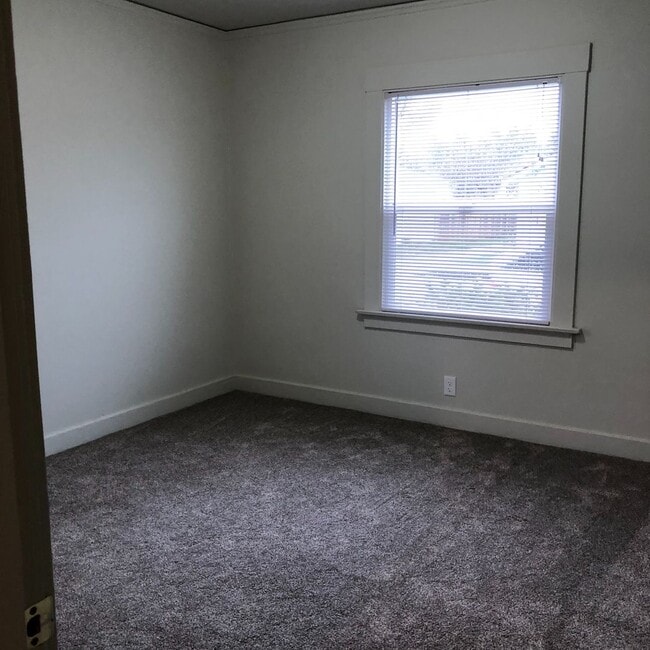 Building Photo - 2 Bedroom, 1 Bath Eureka Bungalow