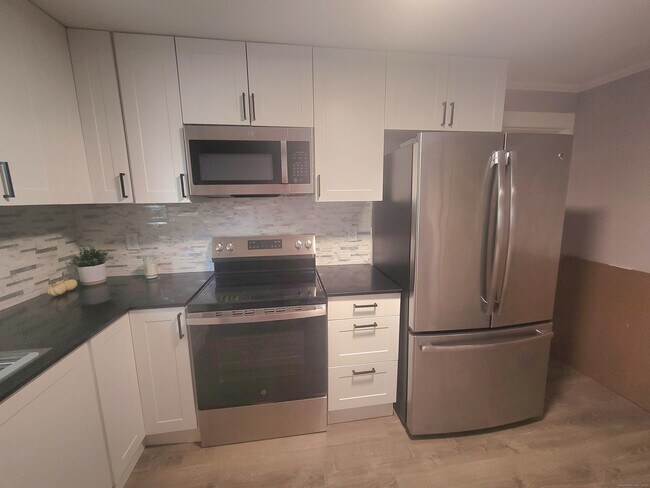 Building Photo - 12 Division St