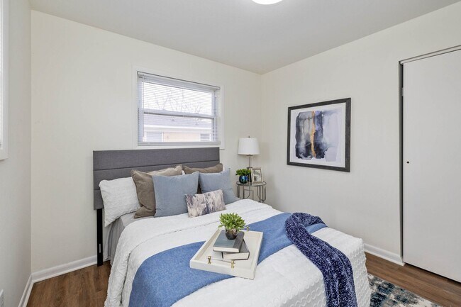 Building Photo - 2025-2027 Fairfax Road