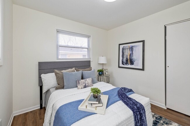 Building Photo - 2121-2123 Fairfax Road