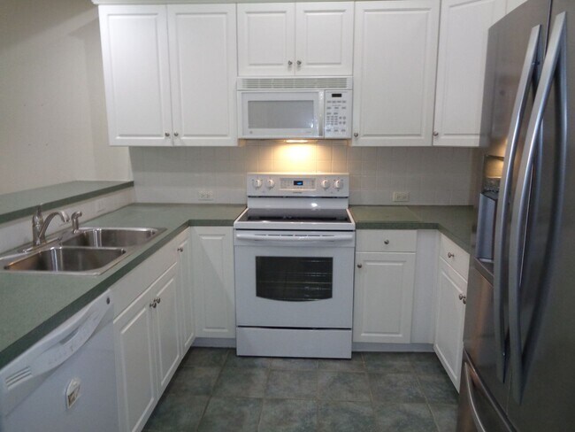 Building Photo - APPLICATION PENDING-Clemmons-Lovely Patio Home with Sunroom