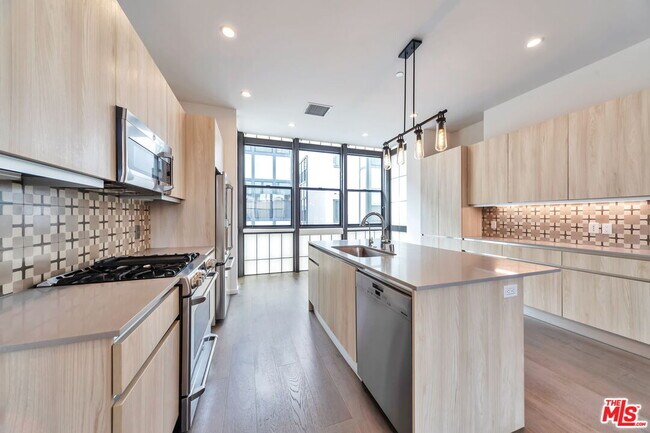 Building Photo - 1824 Redondo Blvd