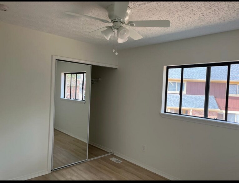 Building Photo - 36 Country Pl Ct