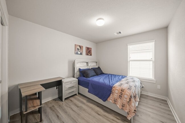 Building Photo - 18419 Windy Knl Wy