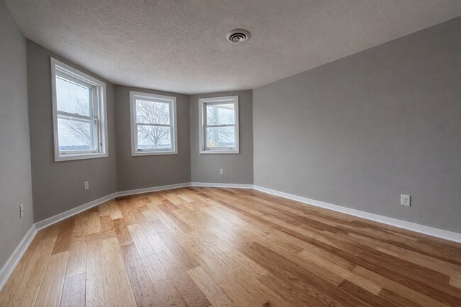 Building Photo - 331 Belleville Ave