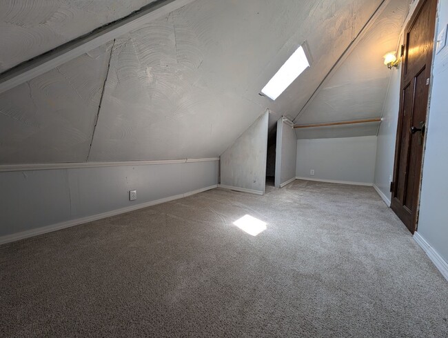 Building Photo - Large Bremerton Original for Rent! Over 23...